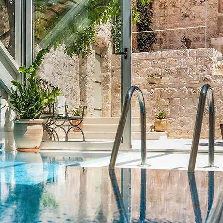 Exclusive With Indoor Pool Gostinjska kuća