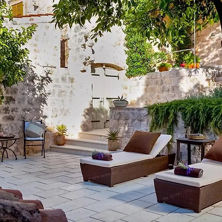 Exclusive With Indoor Pool Guest house
